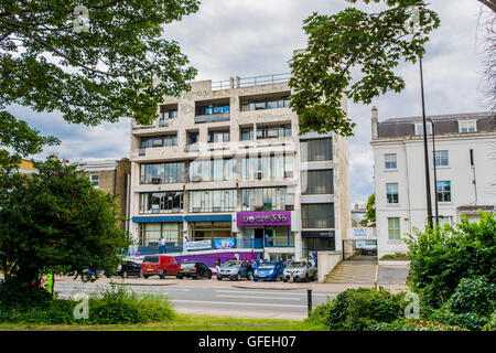 Ci sono 336, 336 Brixton Road, Londra - una carità fornendo uno spazio ufficio per le organizzazioni di disabili - disabilità mozzo a Lambeth Foto Stock