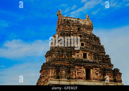 Gopuram intagliato, Ram Mandir complessa, Hampi, Karnataka, India Foto Stock