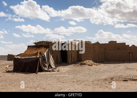 Casa Berber nel deserto del Sahara Foto Stock