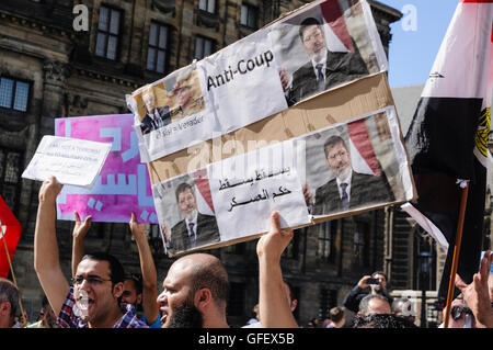 Amsterdam, Olanda, 4 Agosto 2013 - egiziani si riuniscono per protestare contro la rimozione di Mohammed Morsi come presidente di Eqypt Foto Stock