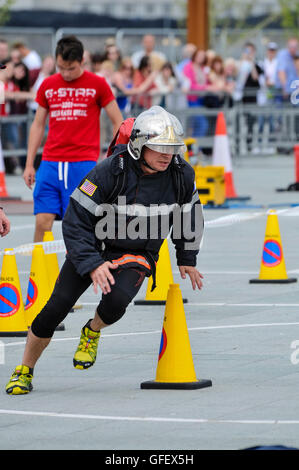 Belfast, Irlanda del Nord. 8 agosto 2013 - Ultimate Firefighter evento mondiale, la polizia e i Vigili del Fuoco (giochi WPFG) Foto Stock