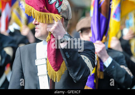 Il colore delle parti dell'Ulster Volunteer Force (UVF) a WW1 rievocazione e commemorazione del 1912 'Esecuzione Gun' dell'evento a Larne, Irlanda del Nord. Foto Stock