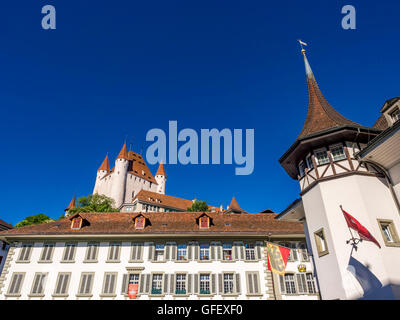 Rathausplatz Thun, affacciato sul Castello Thun, Oberland bernese, il Cantone di Berna, Svizzera, Europa Foto Stock