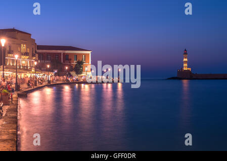 Chania, Creta, Grecia: faro nel porto veneziano Foto Stock