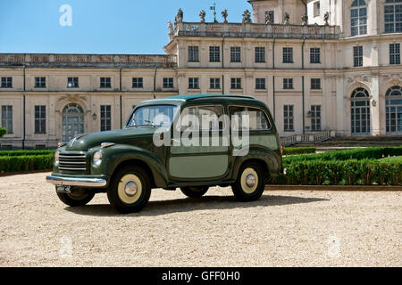 Fiat topolino giardinetta mostra al Palazzo di Caccia di Stupinigi. Residenze della Casa reale di Savoia. Stupinigi Provincia di Torino, Italia Europa Foto Stock