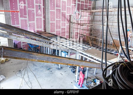 Parzialmente assemblati scheletro della costruzione del teatro, il lavoro è in corso. Foto Stock