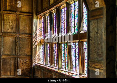 Vetrata di Morton Hall. Luce proveniente attraverso al panals in legno Foto Stock