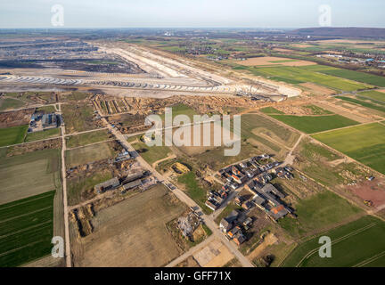 Vista aerea, lignite a cielo aperto Inden con un villaggio distrutto Inden, demolizioni Inden, Renania, Renania settentrionale-Vestfalia,Germania Foto Stock