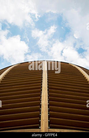 Milano, Italia - 31 Maggio 2016: dettaglio del Padiglione di Unicredit a Milano, Italia. Il suo un edificio iin Porta Nuova progettata da Michele de Foto Stock