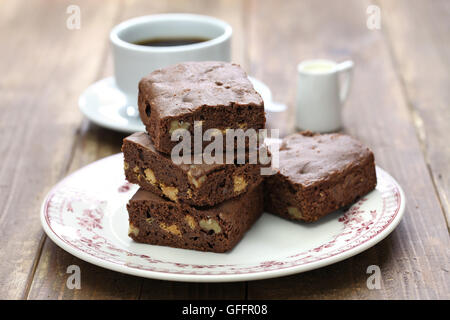 In casa brownie al cioccolato torta, coffee break Foto Stock