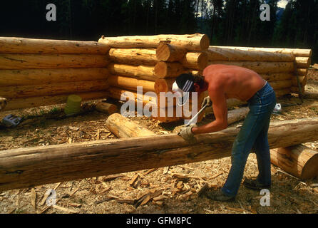 Situato in 100 Mile House, Sitka Log costruisce case log personalizzati case e capanne di legno. British Columbia - Canada. Foto Stock