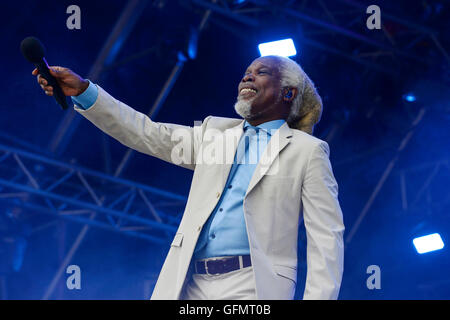 Carfest Nord, Bolesworth, Cheshire, Regno Unito. Il 31 luglio 2016. Billy Ocean esibirsi sul palco principale. La manifestazione è il frutto di Chris Evans e dispone di 3 giorni di automobili, musica e intrattenimento con i profitti di essere donati alla carità i bambini in stato di bisogno. Andrew Paterson/Alamy Live News Foto Stock