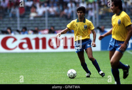 Mauro Galvão (BRA), 16 giugno 1990 - Calcio : 1990 FIFA World Cup Italia Group C match tra Brasile 1-0 Costa Rica allo Stadio delle Alpi a Torino, Italia. (Foto di Juha Tamminen/AFLO) (minimo prezzo : EUR100 per immagine) Foto Stock