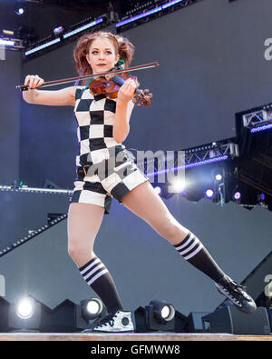 Chicago, Illinois, Stati Uniti d'America. 31 Luglio, 2016. LINDSEY STIRLING suona dal vivo durante il Lollapalooza Music Festival al Grant Park di Chicago, Illinois Credit: Daniel DeSlover/ZUMA filo/Alamy Live News Foto Stock