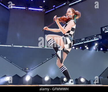 Chicago, Illinois, Stati Uniti d'America. 31 Luglio, 2016. LINDSEY STIRLING suona dal vivo durante il Lollapalooza Music Festival al Grant Park di Chicago, Illinois Credit: Daniel DeSlover/ZUMA filo/Alamy Live News Foto Stock