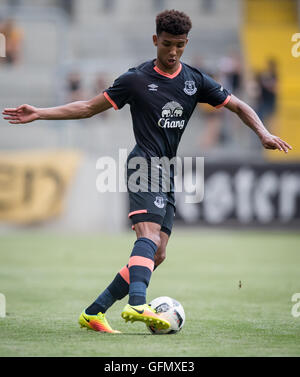 Dresden, Germania. Il 30 luglio, 2016. Mason Holgate in azione durante il Dresden Cup Soccer match tra Real Betis Sevilla e Everton FC a DDV stadium di Dresda, in Germania, il 30 luglio 2016. Foto: THOMAS EISENHUTH/dpa/Alamy Live News Foto Stock