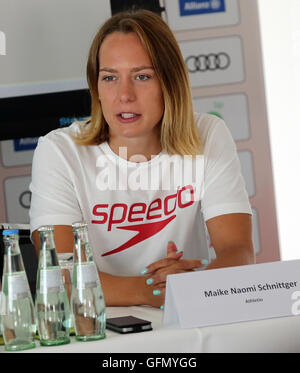 Berlino, Germania. 1 agosto, 2016. Nuotatore Maike Naomi Schnittger partecipando a una conferenza stampa sulla nomina del team tedesco per i Giochi Paralimpici di Rio de Janeiro a Otto Bock Science Center per la tecnologia medica a Berlino, Germania, 1 agosto 2016. Foto: WOLFGANG KUMM/dpa/Alamy Live News Foto Stock