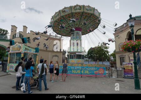 Merry-go-round, il Prater di Vienna, Austria Foto Stock