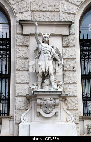 Statua di bavarese da Anton Brenek alla Neue Burg sezione del Palazzo di Hofburg a Vienna Foto Stock