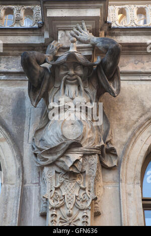 Atlante del barocco in stile Chinese-Japanese sul Palazzo Giapponese (Japanisches Palais) a Dresda in Sassonia, Germania. Foto Stock