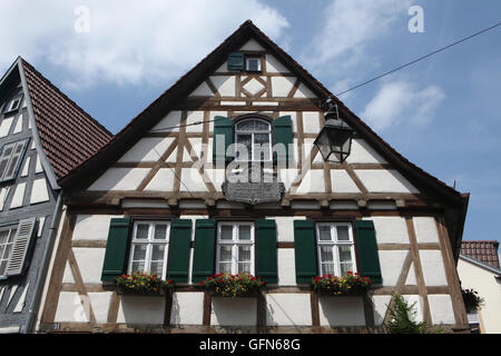 Tradizionale casa in legno e muratura dove Friedrich Schiller nasce nel 1759 a Marbach am Neckar, Baden-Württemberg, Germania. Foto Stock