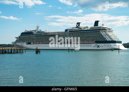 31 luglio 2016 Celebrity Cruises nave Celebrity Eclipse testa fuori di Southampton il suo viaggio per il Mar Baltico Foto Stock