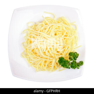 Un piatto di spaghetti isolati su sfondo bianco Foto Stock