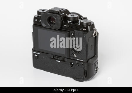 FUJIFILM X-T2, 24 megapixel, 4K mirrorless video e della fotocamera con una batteria aggiuntiva presa dal retro Foto Stock