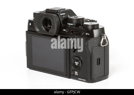 FUJIFILM X-T2, 24 megapixel, 4K video fotocamera mirrorless da torna su sfondo bianco Foto Stock