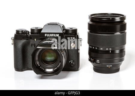 Foto di FUJIFILM X-T2, 24 megapixel, 4K video fotocamera mirrorless con 118-135mm, 3,5-6,5 zoom Foto Stock