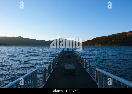 Vista del Monte Fuji dal Lago Ashi al mattino, Hakone, Giappone Foto Stock