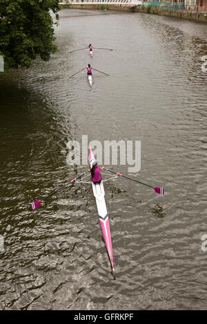 Regno Unito, Inghilterra, Bedfordshire, Bedford, scullers sul Fiume Great Ouse Foto Stock