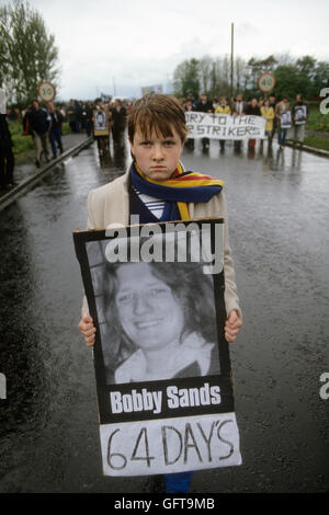 Bobby Sands 1981 H blocco protesta. Marzo silenzioso vittoria agli attaccanti della fame i guai a Toome o Toomebridge County Antrim, Irlanda del Nord. ANNI OTTANTA REGNO UNITO HOMER SYKES Foto Stock