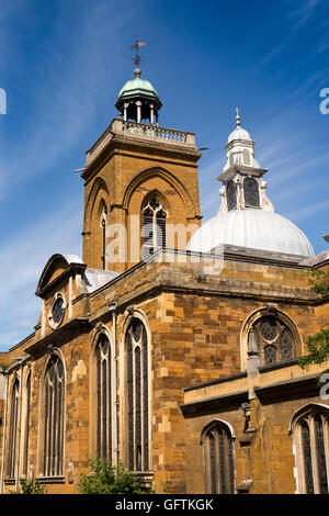 Regno Unito, Inghilterra, Northamptonshire, Northampton, George fila, Chiesa di tutti i santi la torre e la cupola Foto Stock