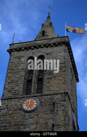 La guglia di san Salvator della cappella, St Andrews, con battenti bandiera Foto Stock