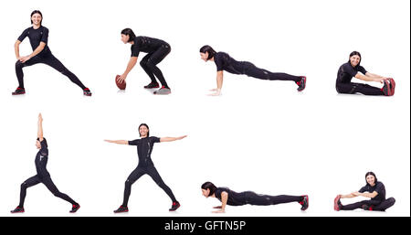 Giovane uomo facendo esercizi su bianco Foto Stock