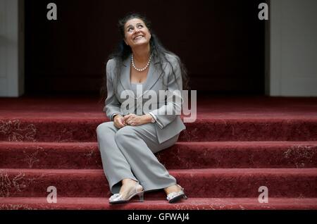 Opera italiana cantante Cecilia Bartoli davanti a lei Edinburgh International Festival prestazioni in Bellini "Norma" presso il Festival Theatre, Edimburgo, Scozia. Foto Stock