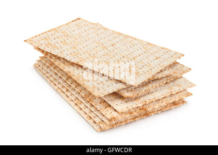 Matzo tradizionale pane ebraico isolato su bianco Foto Stock