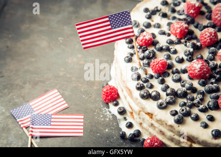 Bandiera americana torta con mirtillo e lampone Foto Stock