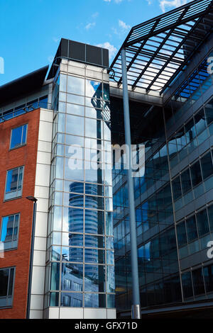 Bridgewater Place, Leeds si riflette in windows di uffici moderni, Leeds Foto Stock