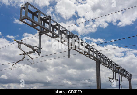 Recentemente completato il cablaggio tettuccio in posizione sulla Great Western mainline upgrade di elettrificazione a cholsey. Foto Stock