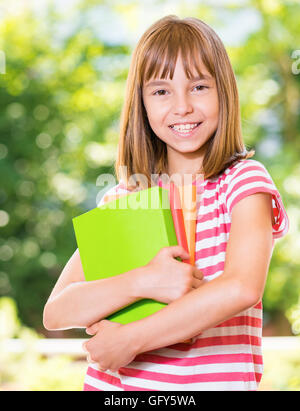 La ragazza si torna a scuola Foto Stock