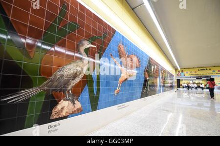 (160802) -- RIO DE JANEIRO, 2 agosto 2016 (Xinhua) -- Foto scattata il 1 agosto, 2016 mostra il corridoio del Jardim Oceacino stazione della linea 4 della metropolitana di Rio de Janeiro in Brasile. Rio è di nuovo la linea 4 della metropolitana, che sarà uno dei principali durevole eredità dei giochi, collega la città quartiere turistico con la western Barra da Tijuca quartiere, dove molti degli eventi olimpici sono slated per prendere posto. La chiave Olympic linea di trasporto dispone di Cina-fatto treni progettati e fabbricati dalla Changchun veicoli ferroviari Co., una controllata di CRRC, uno della Cina il più grande treno makers. (Xinhua/Wang Haofe Foto Stock