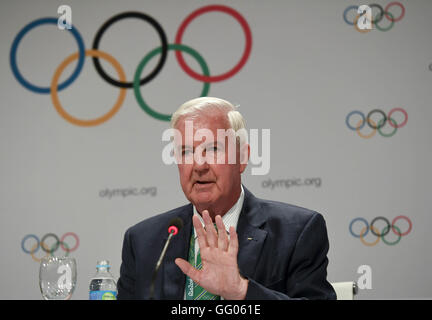 Rio De Janeiro, WADA parla alla conferenza stampa in occasione della 129a sessione del COI a Rio de Janeiro. 2 agosto, 2016. Craig Reedie, presidente della WADA parla alla conferenza stampa in occasione della 129a sessione del COI a Rio de Janeiro in Brasile il 2 agosto 2016. La 129a sessione del Comitato Olimpico Internazionale (IOC) ufficialmente iniziato lunedì sera con una suggestiva cerimonia presso il Cidade das Artes di Rio de Janeiro. © Liu Jie/Xinhua/Alamy Live News Foto Stock