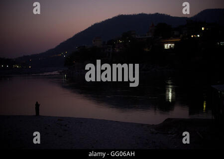 Rishikesh, Uttarakhand, India. Il 17 maggio 2013. File immagine - rive del Fiume Gange a Rishikesh, Uttarakhand, India. © Jordi Boixareu/ZUMA filo/Alamy Live News Foto Stock