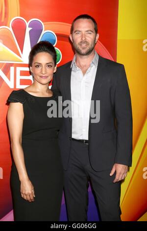 Beverly Hills, CA. 2 agosto, 2016. Archie Panjabi, Sullivan Stapleton presso gli arrivi per 2016 NBC Universal Summer Press Tour - MER, il Beverly Hilton Hotel di Beverly Hills, CA il 2 agosto 2016. Credito: Priscilla concedere/Everett raccolta/Alamy Live News Foto Stock