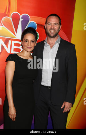 Beverly Hills, in California, Stati Uniti d'America. Il 2 agosto, 2016. Archie Panjabi, Sullivan Stapleton al NBCUniversal 2016 critici televisivi Associazione Tour estivo presso il Beverly Hilton Hotel il 2 agosto 2016. Credito: MediaPunch Inc/Alamy Live News Foto Stock