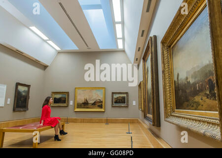 Londra, Regno Unito. Il 3 agosto, 2016. La Turner come un artista britannico camera - Opere di JMW Turner, che sono tornati a casa per la Clore Gallery della Tate Britain a seguito di un importante tour internazionale per gli Stati Uniti e il Canada. I vantaggi includono: Norham Castle - Sunrise: il tanto amato la pittura dal tardo in Turner la carriera, che mostra una suggestiva visione del paesaggio britannico bagnato dal sole; pace - la sepoltura in mare: iend, l'artista David Wilkie; e la Dogano, San Giorgio: una bellissima pittura tardo di Venezia il grand architectu Credito: Guy Bell/Alamy Live News Foto Stock