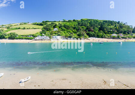 Vista di East Portlemouth oltre l'estuario di Salcombe da Salcombe Foto Stock