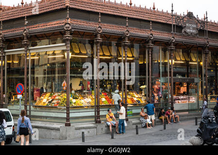 Mercato di San Miguel, un tapas gourmet mercato, Madrid, Spagna Foto Stock